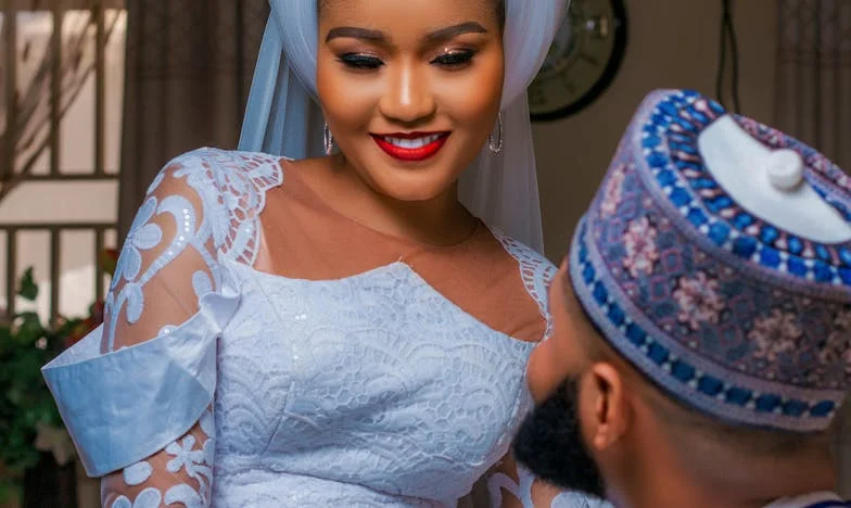 A la sombra de mi suegra: Confesiones de una madre española