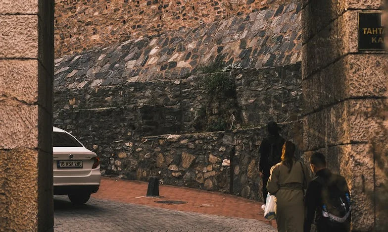 Cuando mi nieto intentó echarme de mi propia casa: una traición familiar en Madrid