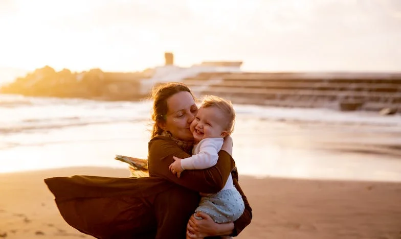 Cuando mi suegra dijo: "¿Entonces qué, te animas? Pide la hipoteca". Nadie me escuchó: Hice la maleta y volví con mi madre