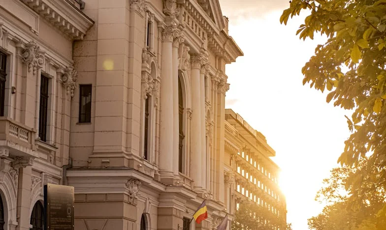 El eco de un frigorífico vacío: El drama de un hijo que no quiere volar