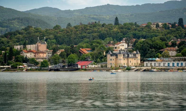 Entre el deber y el olvido: La historia de Carmen