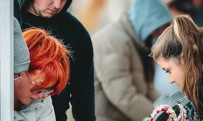 Mi marido viajó en primera con su madre y nos dejó atrás: Una historia española de familia, orgullo y cambio