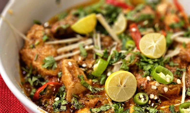 ¿Por qué mi marido cree que no soy suficiente en la cocina? Una historia de expectativas familiares y rebelión silenciosa