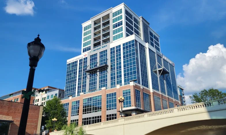 Regalos envenenados: La noche que mi boda casi se rompe