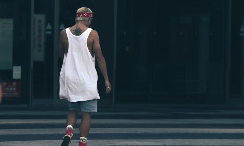 El invernadero roto y la astucia de una mujer: Cuando una mentira casi destruye dos familias