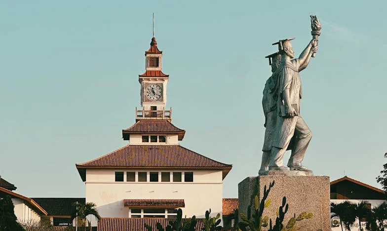 Entre las paredes del bloque: Cuando la ayuda se convierte en carga