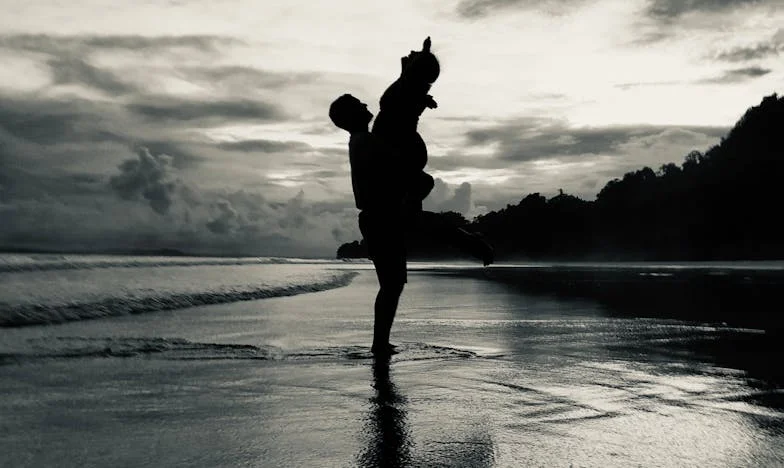 Mensajes desconocidos en el móvil de mi marido: Entre la duda y el renacer del amor