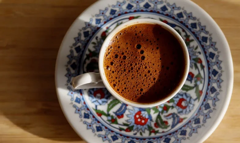 Promesas rotas bajo el mismo techo: La historia de dos hermanas y una madre ausente