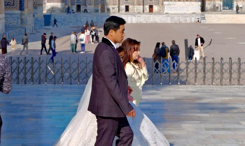 Bajo el Mismo Techo: Cuando la Maternidad se Convierte en una Carga