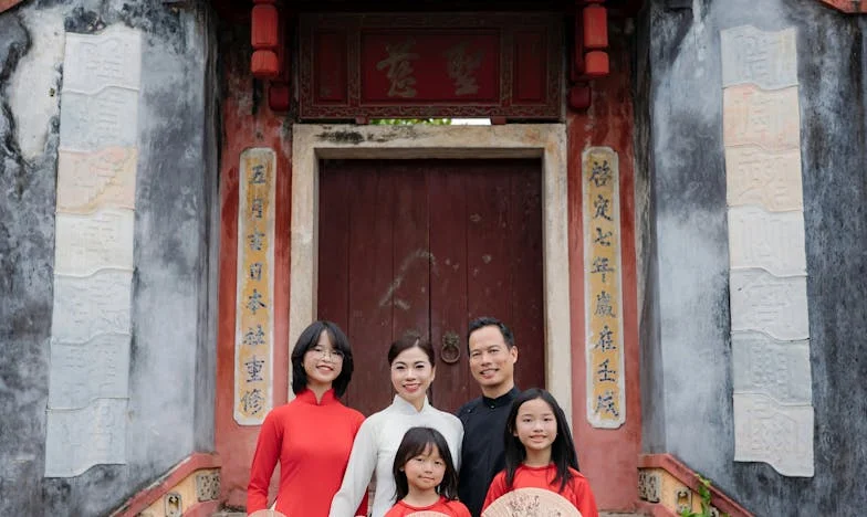 Cuando la tormenta llama a la puerta: El secreto de Lucía