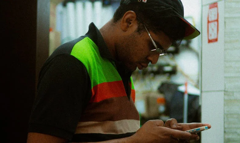 Cuando los padres se convierten en una carga: el peso invisible de cuidar a mamá