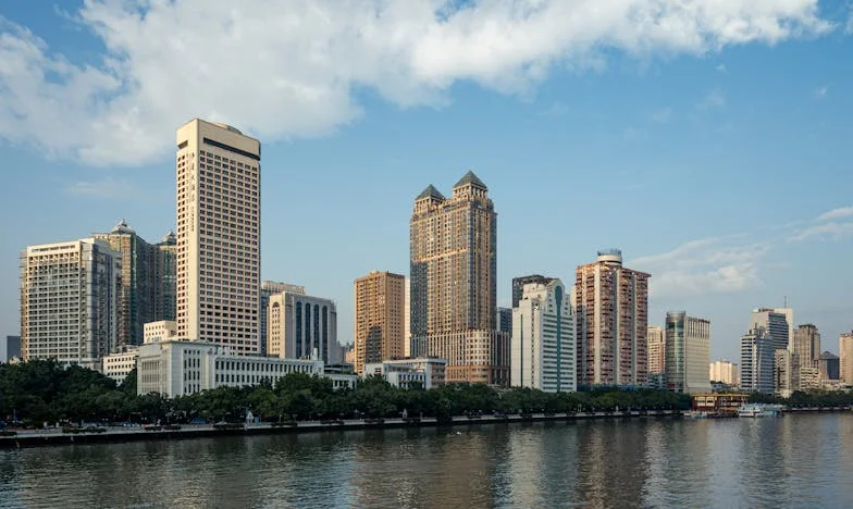 Entre Dos Mundos: Cuando Mi Esposo Se Volvió Un Extraño