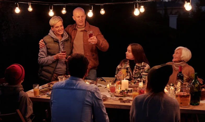 Entre la mesa y la dignidad: La historia de una nuera española que dijo 'basta'