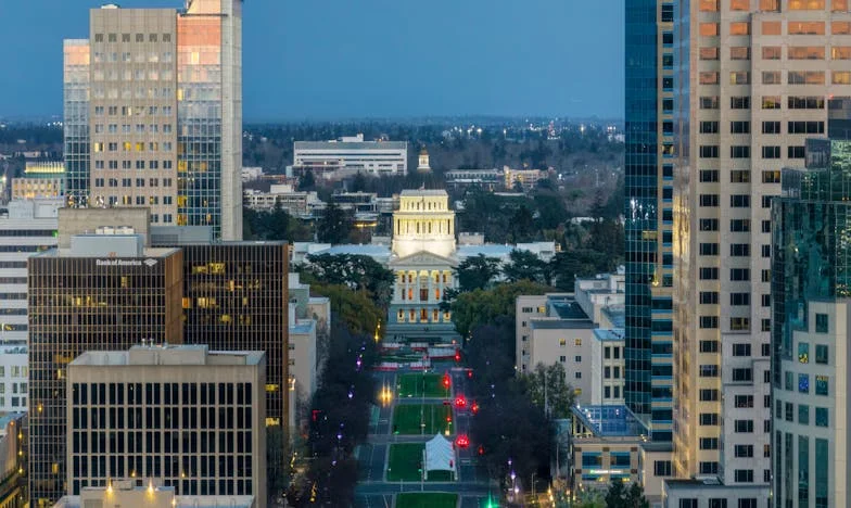 La Herida Silenciosa de Lucía: Una Maestra en el Límite