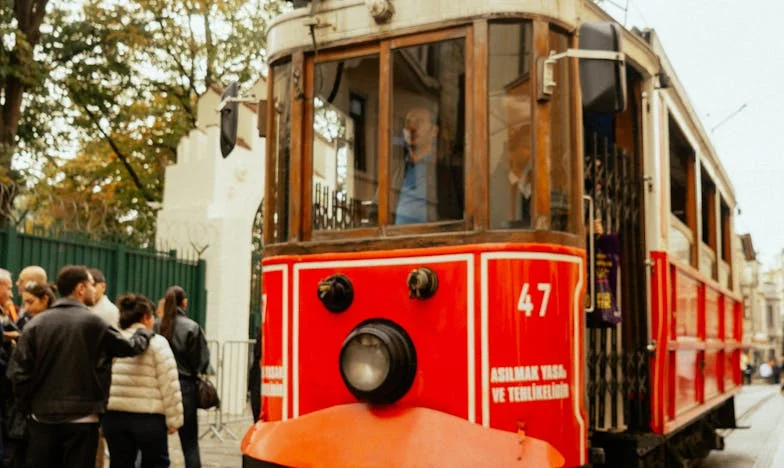 La llave que abre todo menos la confianza: El día que encontré a mi suegra en mi armario