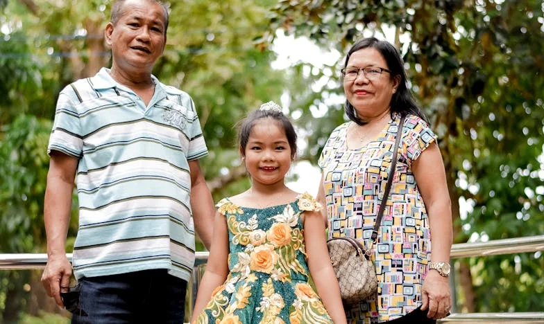 “¿Cómo puedes traer a esa chica a casa? Ni siquiera tiene carrera, solo es camarera” — El día que mi familia rompió mi corazón