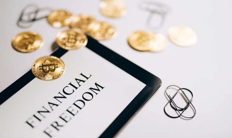 Cuando mi suegra cruzó la puerta: el día que mi hogar dejó de ser mío