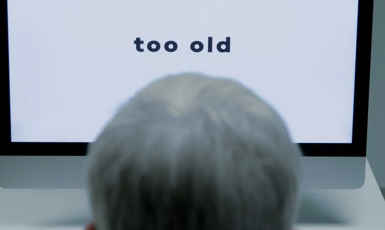 El día que descubrí a mi suegra hurgando en mi intimidad: ¿dónde están los límites familiares?