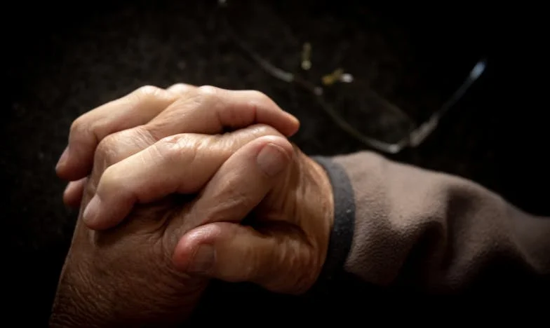 Entre dos mundos: ¿Dónde termina el amor y empieza el sacrificio?