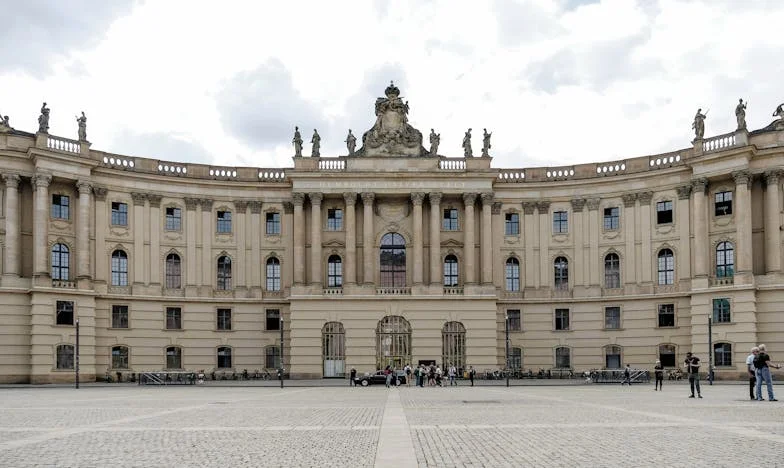 La sombra bajo nuestro techo: Secretos de mi suegra