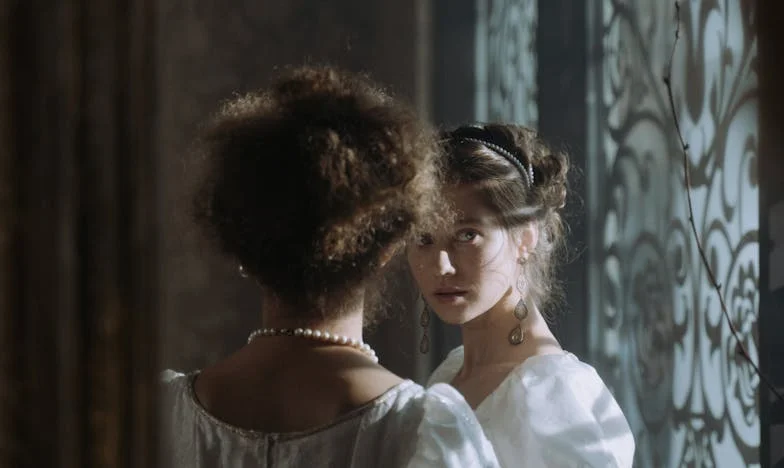 “Tu marido, querida, trae a otra cuando no estás”: La traición que destrozó mi familia