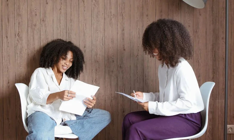 ¿Abuela, no te da vergüenza llevar vaqueros? – Mi lucha por ser yo misma en una familia tradicional