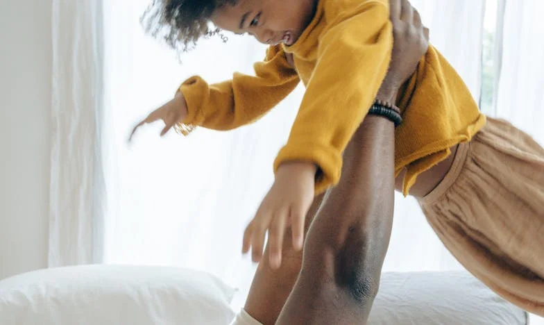 ¡Ayuda! Me arrepiento de haber llamado a la casamentera de mi hijo: una historia de amor, miedo y los límites del cuidado materno