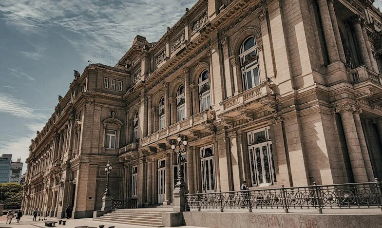 Cuando Lucía cerró la puerta, supe que tenía que cambiar