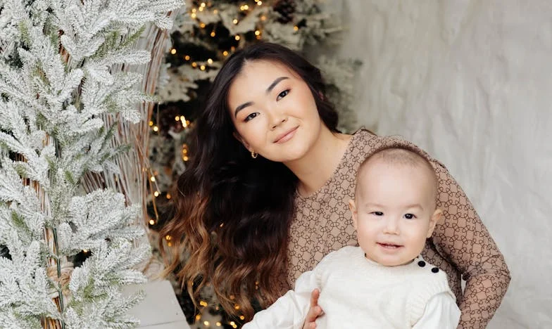 Cuando mi marido se fue de viaje, mi suegra me echó de mi propia casa: una historia de traición familiar y renacimiento