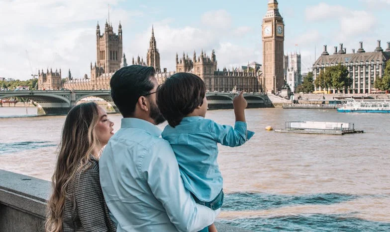 Demasiado estrechas: Una herencia, tres generaciones y el precio de la libertad