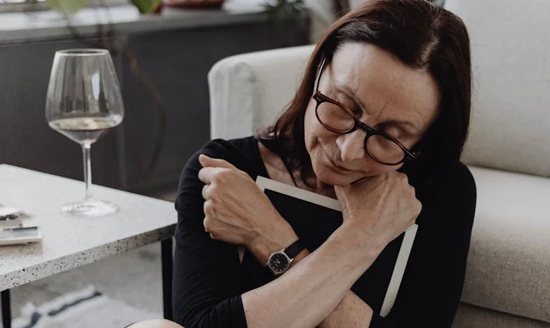 Desapareció tras nuestra última pelea: un año después, una postal desde Grecia cambió mi vida