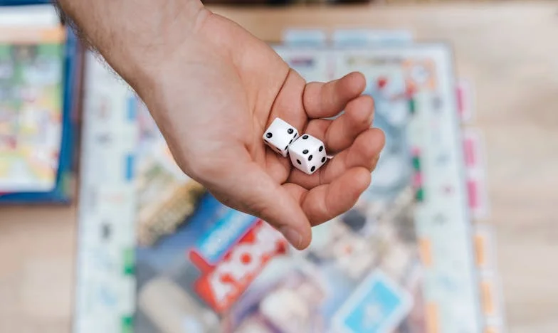 “María, deja que tu suegro lleve nuestras cuentas” – Una decisión que lo cambió todo