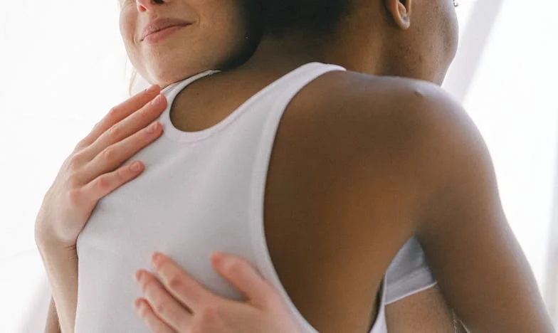 Volver a casa después de cuarenta años: el reencuentro con mi primer amor en la vieja escuela