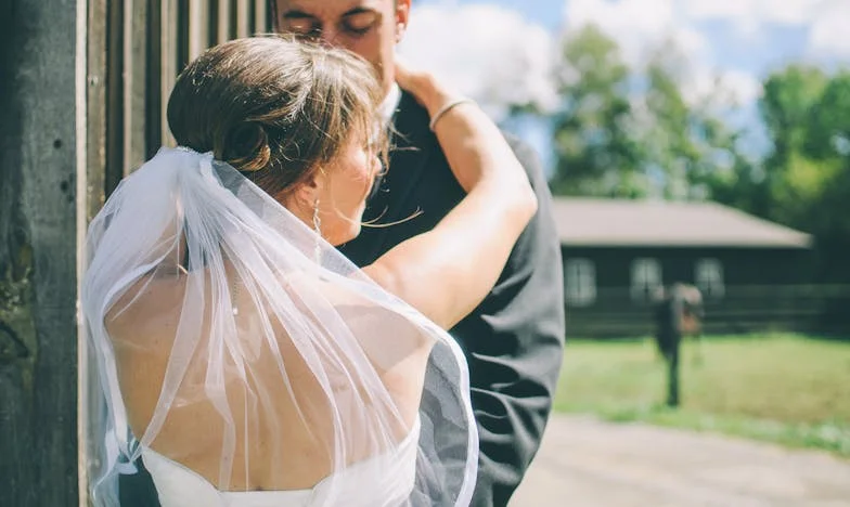 ¿Debería permitir que mi yerno ponga la casa a nombre de su madre? Una madre española entre el miedo y la desconfianza