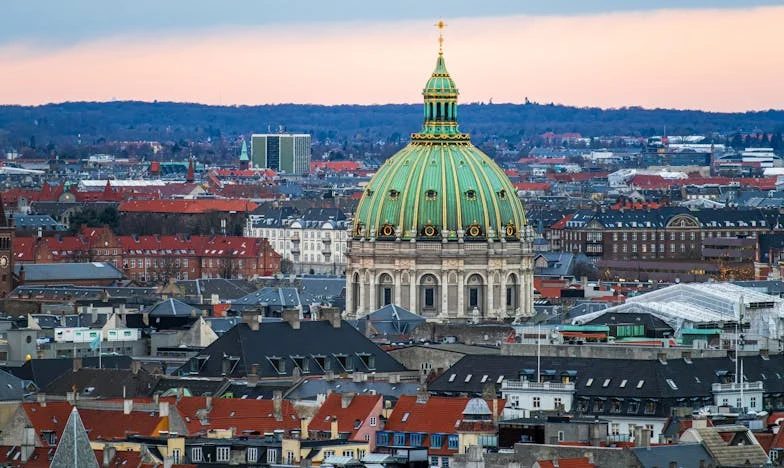 Descubrí que mi suegra alimentaba a mi hijo con comida del cubo de basura: el día que tuve que elegir entre mi familia y la seguridad de mi pequeño