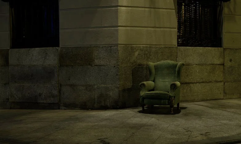 La limpiadora que todos despreciaron… y el viernes tenía sus destinos en sus manos