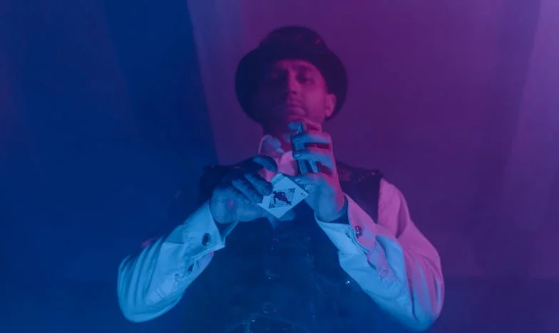 Mi hija me rechaza por ser pobre: Confesiones de una madre madrileña