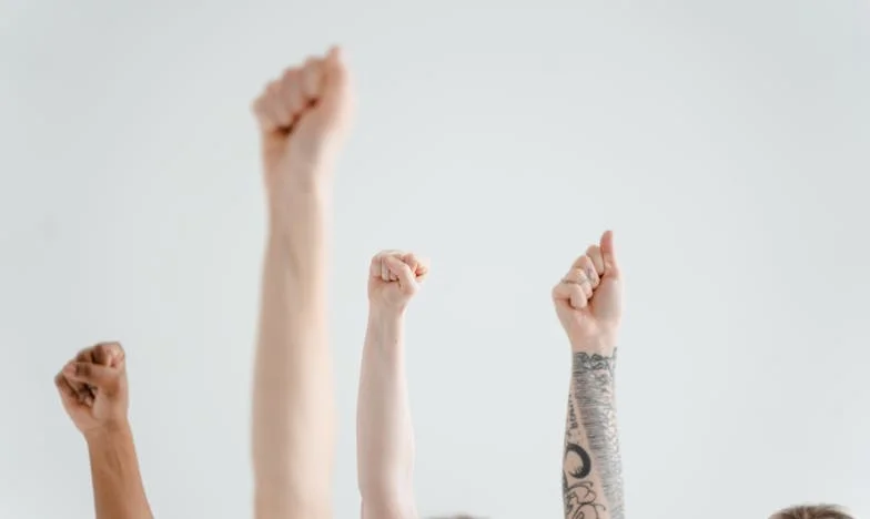 «No eres lo bastante guay, abuela» – El día que mi nieta rompió mi corazón