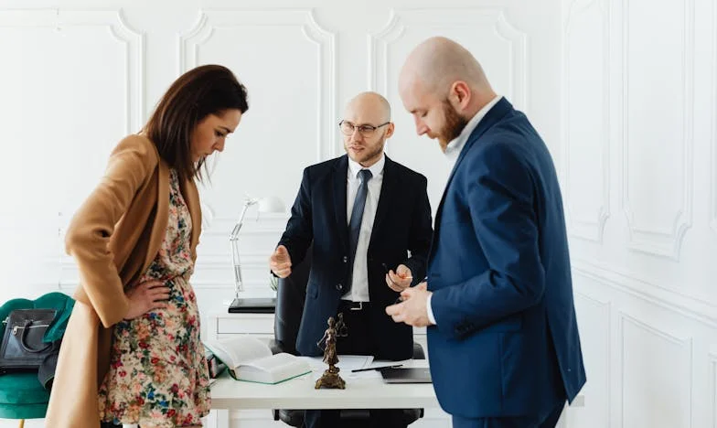 Me dijo que sin él no sobreviviría. Un año después, era dueña de su empresa. Soy Ana y así recuperé mi vida.