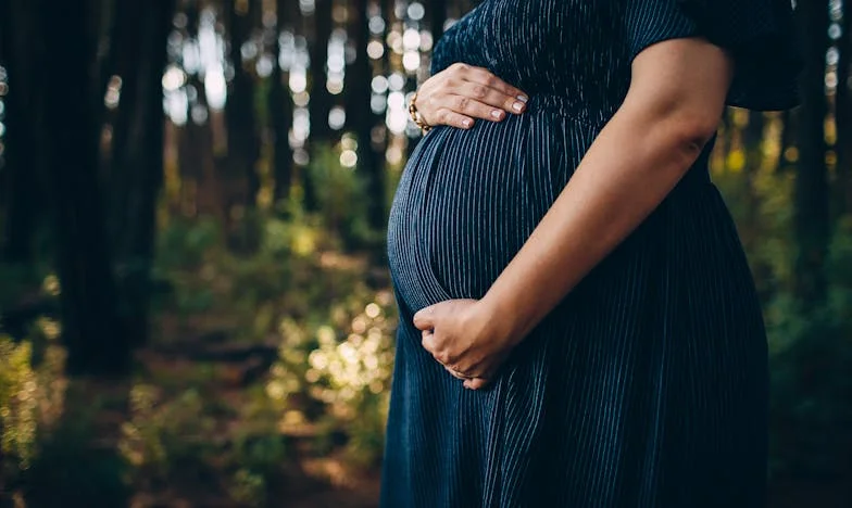 Cuando el hogar se desmorona: Una madre, un hijo y la casa dividida