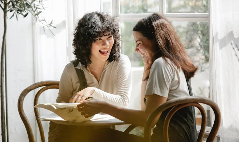 Cuando el teléfono de mi hija duele más que el silencio – La historia de una madre española entre amor, desilusión y límites