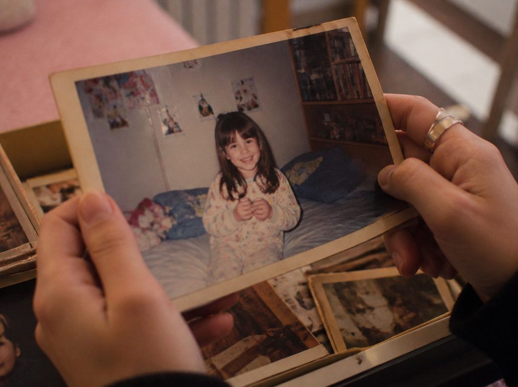 Perdí Mi Reflejo: El Grito Invisible de Clara
