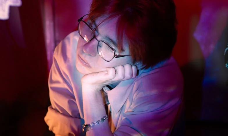 Ce que j’ai découvert dans le dossier secret de ma fille : une mère face à l’inattendu