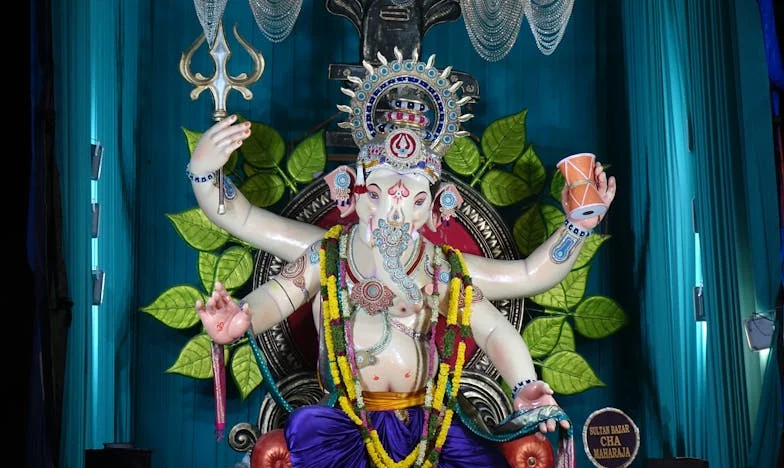 « Deux semaines sans nouvelles de mon fils : la fiancée inconnue frappe à ma porte »