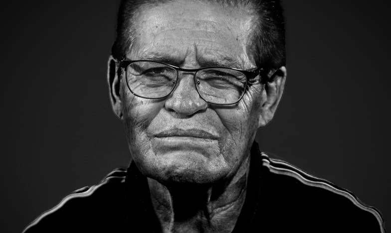 « En rangeant l’appartement après la mort de mon mari, j’ai découvert ses lettres cachées à son premier amour : ma vie s’est effondrée »