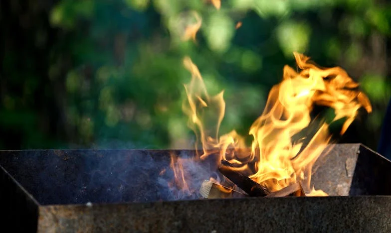 « J’ai invité mon fils et sa femme à déjeuner… Au milieu du repas, ils m’ont annoncé qu’ils divorçaient – et que je devais choisir mon camp »