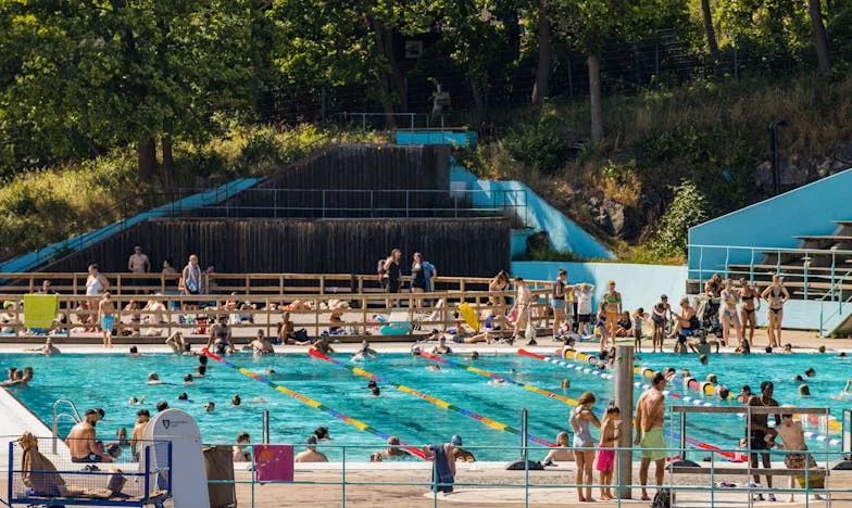 Le jour de ma retraite, mon mari m’a dit : « Je pars. Je mérite une nouvelle vie. »