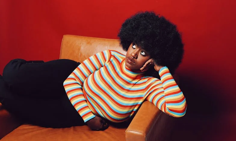 À 49 ans, mon mari m’a quittée pour une plus jeune : comment j’ai survécu à la trahison et retrouvé la lumière