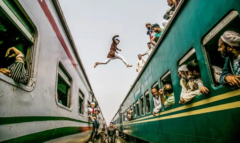 « À quarante ans, je vis encore avec ma mère : comment sortir de cette prison invisible ? »