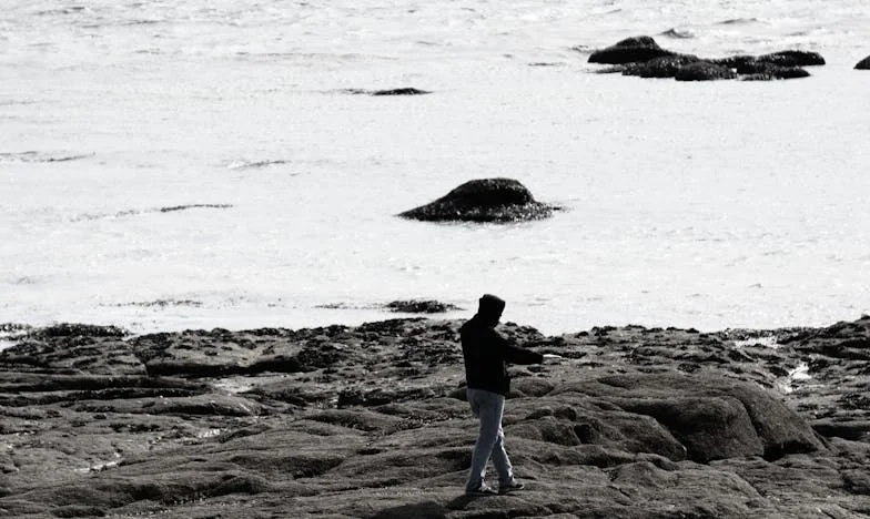 À soixante ans, j’ai reçu des papiers de divorce au lieu d’un cadeau – Mon monde s’est effondré